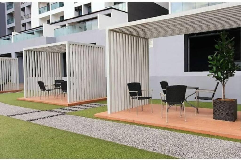 Apple Home 2 At Menara Simfoni, King Size Bed, Cheras, Nexflix, Wifi, Parking Seri Kembangan Extérieur photo