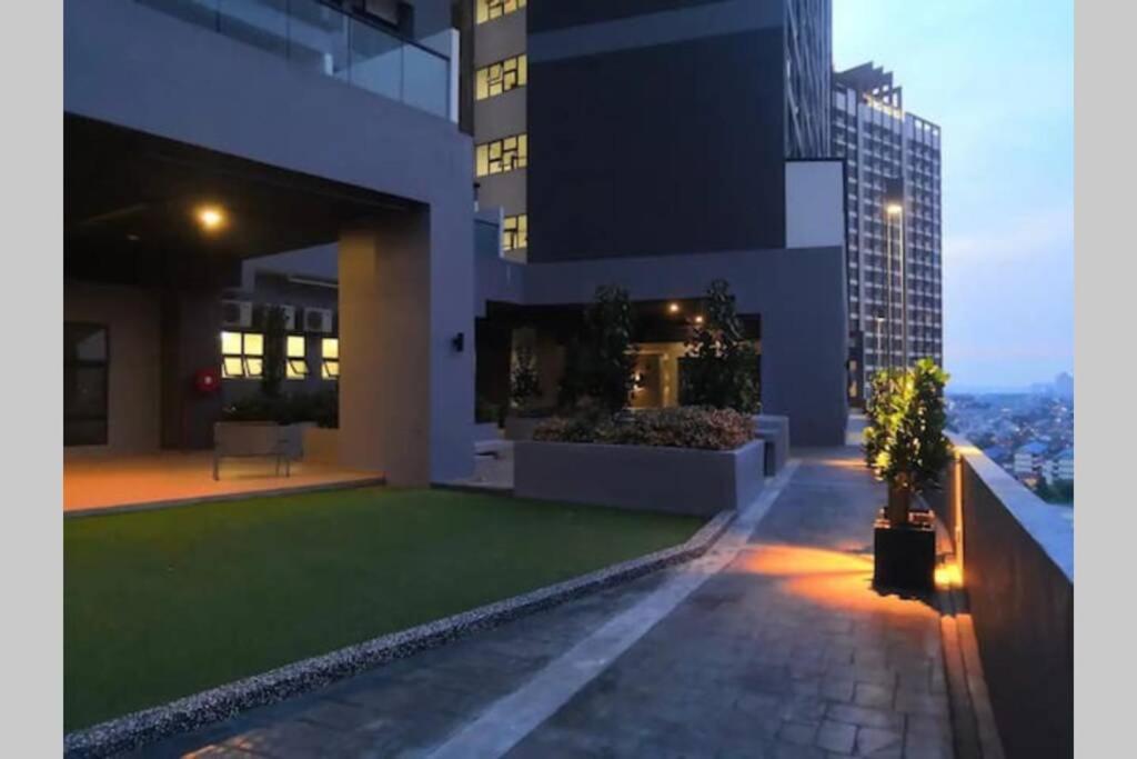 Apple Home 2 At Menara Simfoni, King Size Bed, Cheras, Nexflix, Wifi, Parking Seri Kembangan Extérieur photo